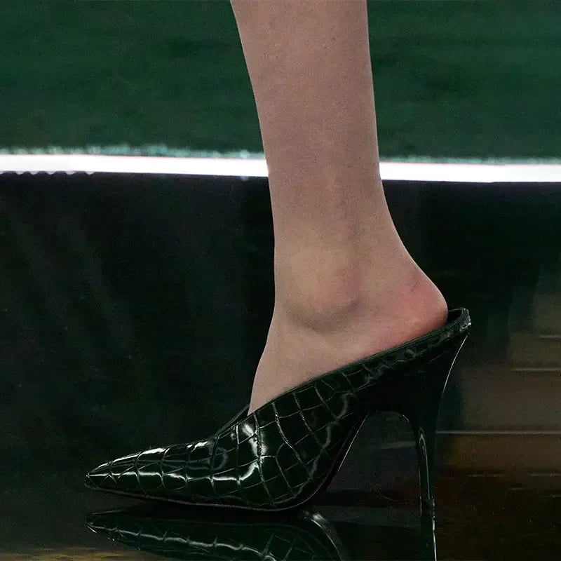 Versatile Banquet Slipper